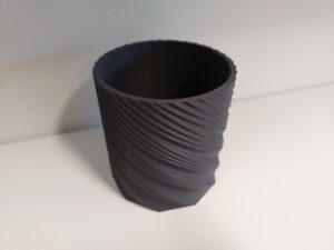 Stojánek na tužky šedý