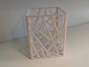 Stojánek na tužky žebrovaný bílý